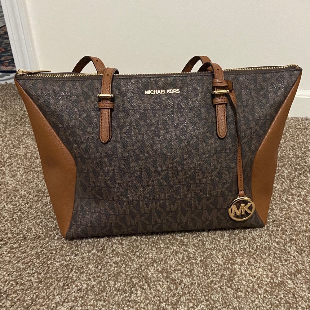 Michael Kors Signature Brown and Tan Tote🤎LIKE NEW🤎SUPER CLEAN🤎